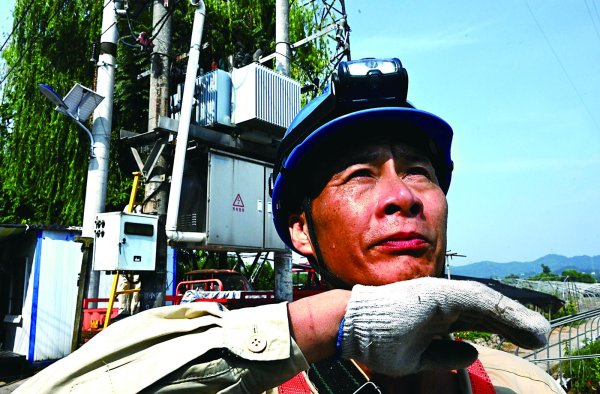 手机炒股好用的选哪款 高温时节 他是岛上最忙的人